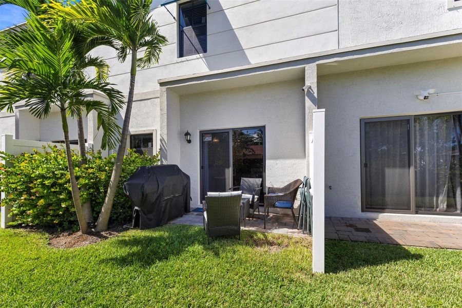 Exterior details and patio area of a home in , Pompano Beach (Image 2).