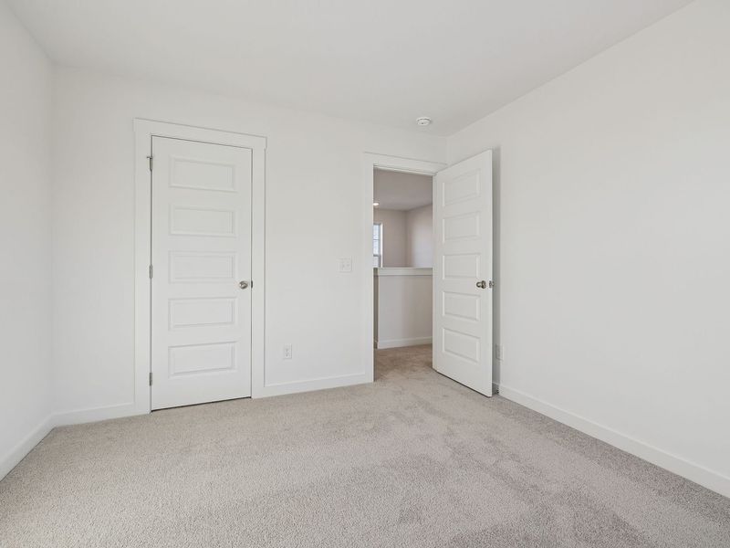Spacious, unfurnished interior of a new home in Sage Farms, White House (Image 31).