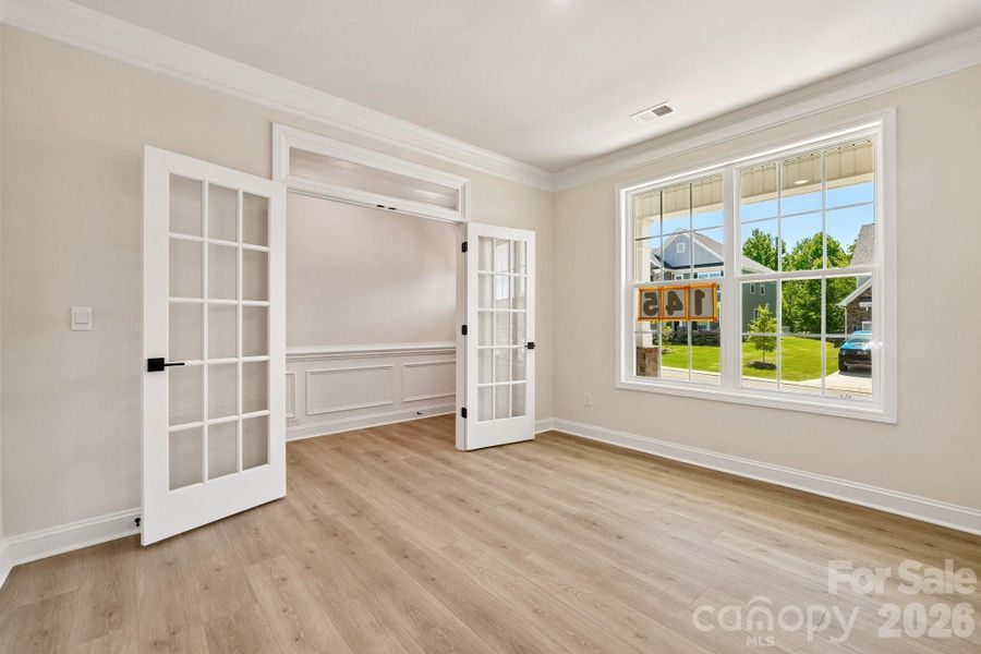 Spacious, unfurnished interior of a new home in Sylvan Creek, Denver (Image 18).