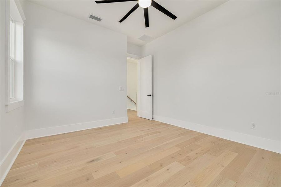 Spacious, unfurnished interior of a new home in , St. Petersburg (Image 39).