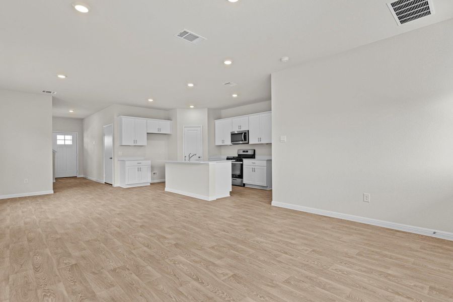 Spacious, unfurnished interior of a new home in Whisper South, San Marcos (Image 20).