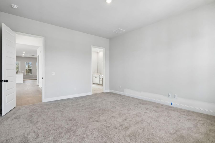 Spacious, unfurnished interior of a new home in Heron's Walk at Summers Corner, Summerville (Image 35).