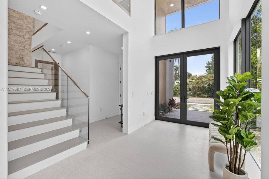 Spacious, unfurnished interior of a new home in , Fort Lauderdale (Image 27).