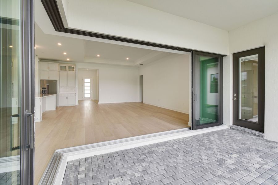 Spacious, unfurnished interior of a new home in Greyhawk Landing, Lake Worth (Image 26).