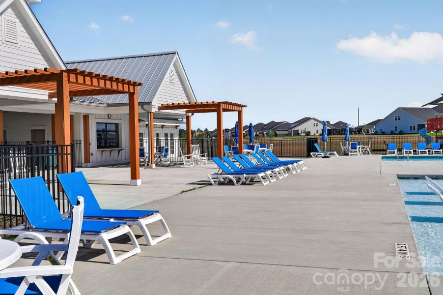 Community amenities in , Longs (Image 35).