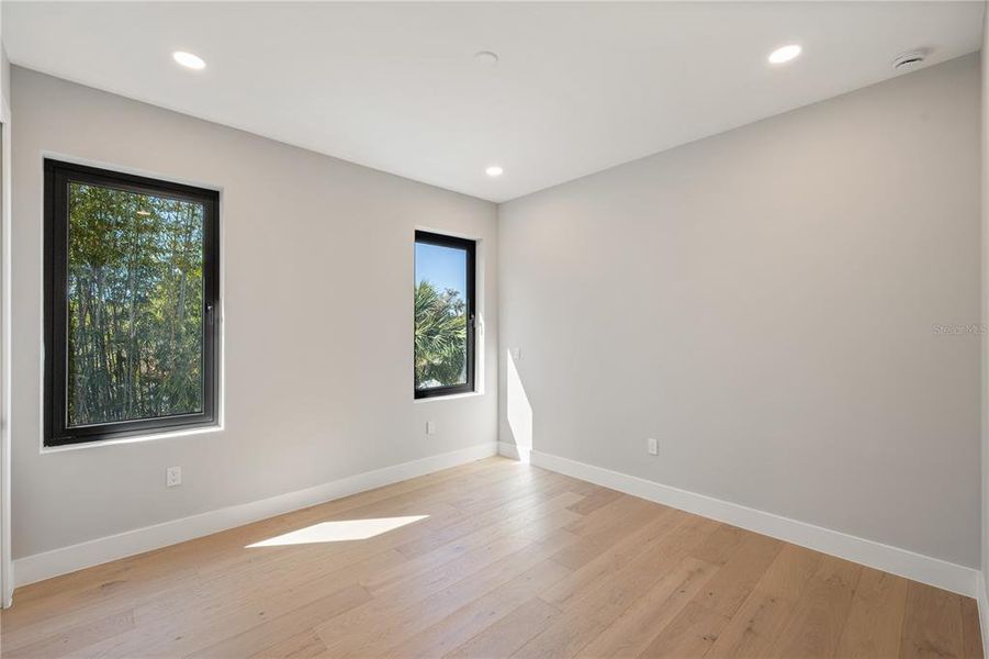 Spacious, unfurnished interior of a new home in , Winter Park (Image 21).