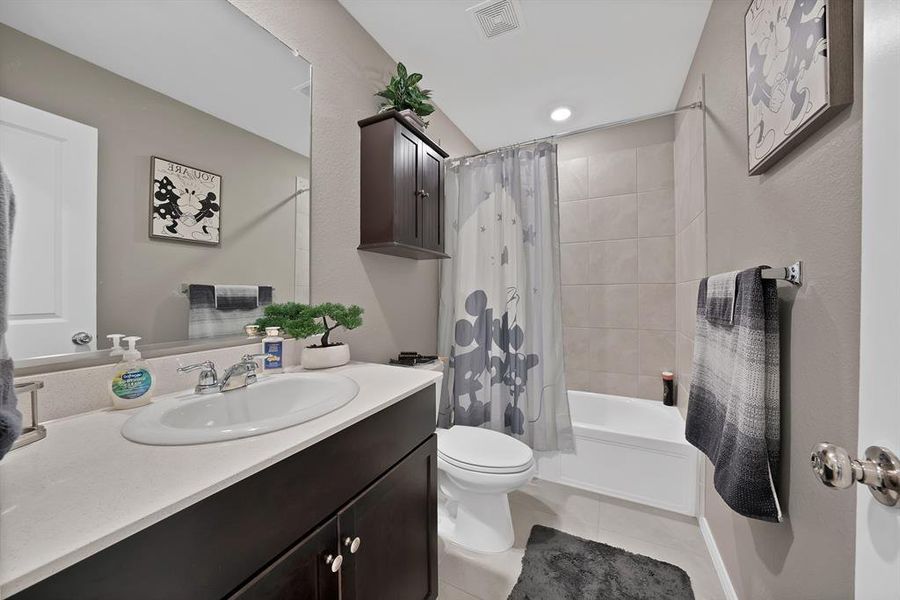 Furnished interior view inside a new home in Bridgewater: Cottage Collection, Princeton (Image 12). Furnished interior view inside a new home in Bridgewater: Cottage Collection, Princeton (Image 12).