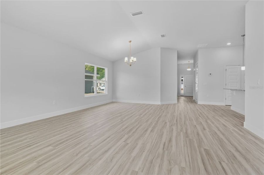 Spacious, unfurnished interior of a new home in Kirkland Farms, Alachua (Image 11).