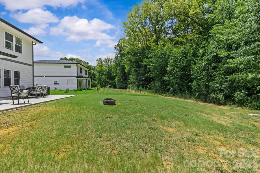 Exterior details and patio area of a home in , Charlotte (Image 3).