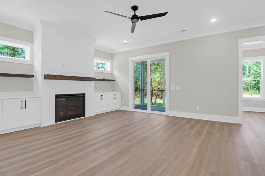 Spacious, unfurnished interior of a new home in , Summerville (Image 33).