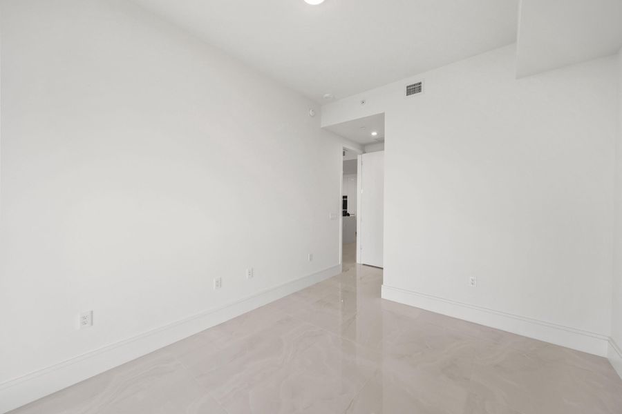 220 Lake Shore Drive - 24.jpg-FULL