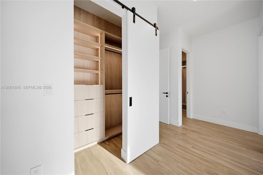 Spacious, unfurnished interior of a new home in , Fort Lauderdale (Image 54).