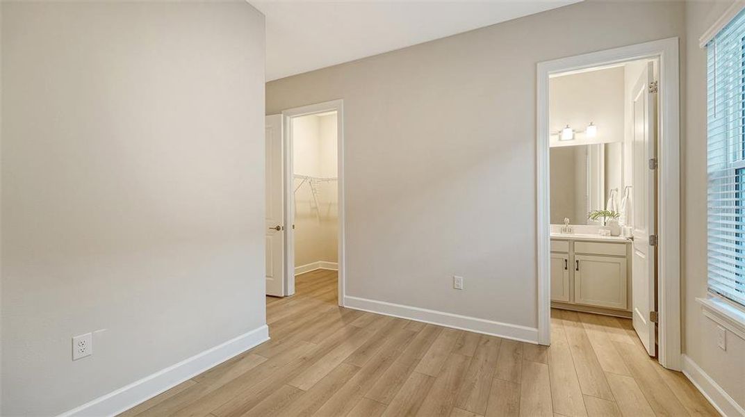 Spacious, unfurnished interior of a new home in Esplanade at Azario Lakewood Ranch, Lakewood Ranch (Image 24).