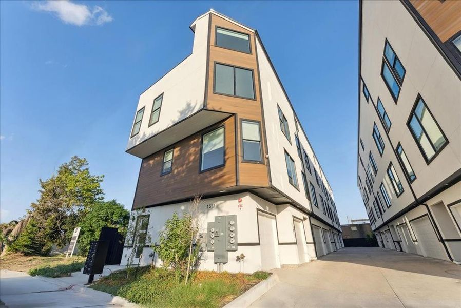 *All photos pictured are unit #101 in building 1512, Coloring/finishes will vary unit to unit. Other differences may be present*