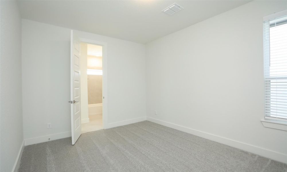 Spacious, unfurnished interior of a new home in Independence Heights, Houston (Image 21).