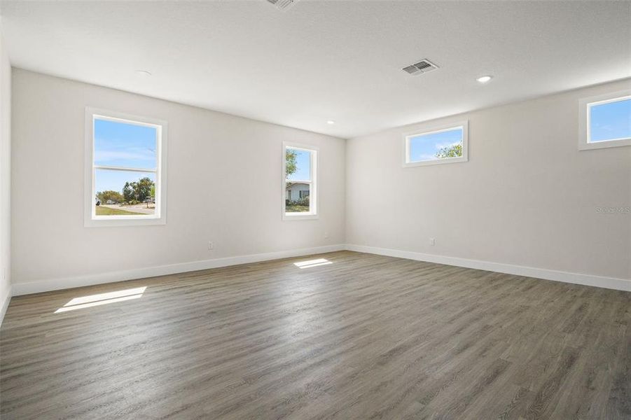 Spacious, unfurnished interior of a new home in , Holiday (Image 15).