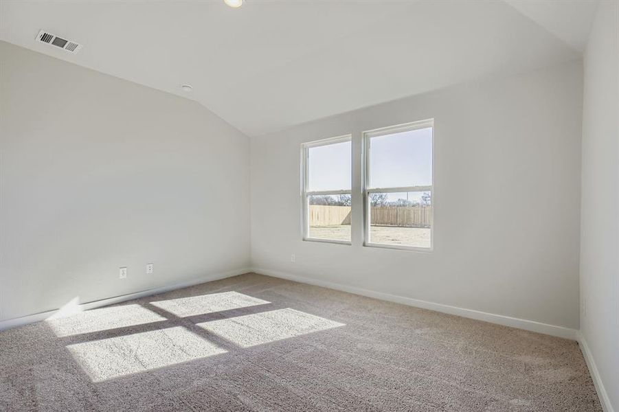 Spacious, unfurnished interior of a new home in Middlefield Village, Dallas (Image 13).