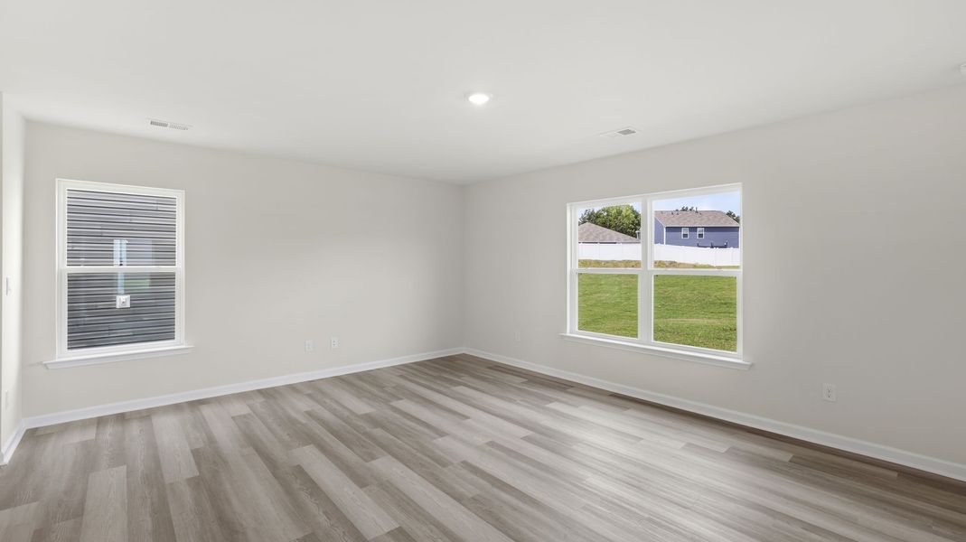 Spacious, unfurnished interior of a new home in Trailside Run, Spartanburg (Image 14).
