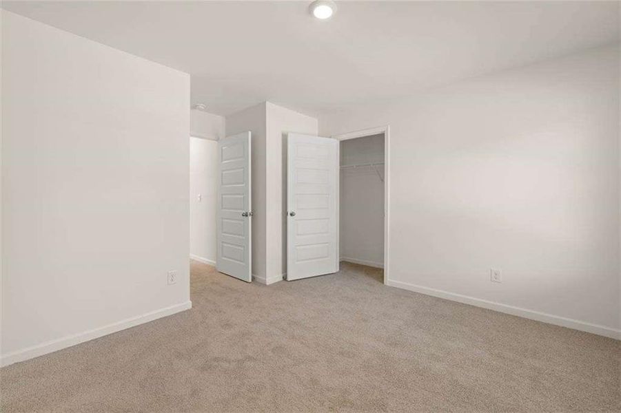 Spacious, unfurnished interior of a new home in Shoal Creek, Hampton (Image 10).