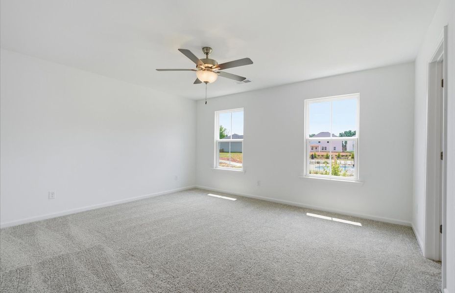 Spacious, unfurnished interior of a new home in Briarwood Reserve, Spartanburg (Image 15).