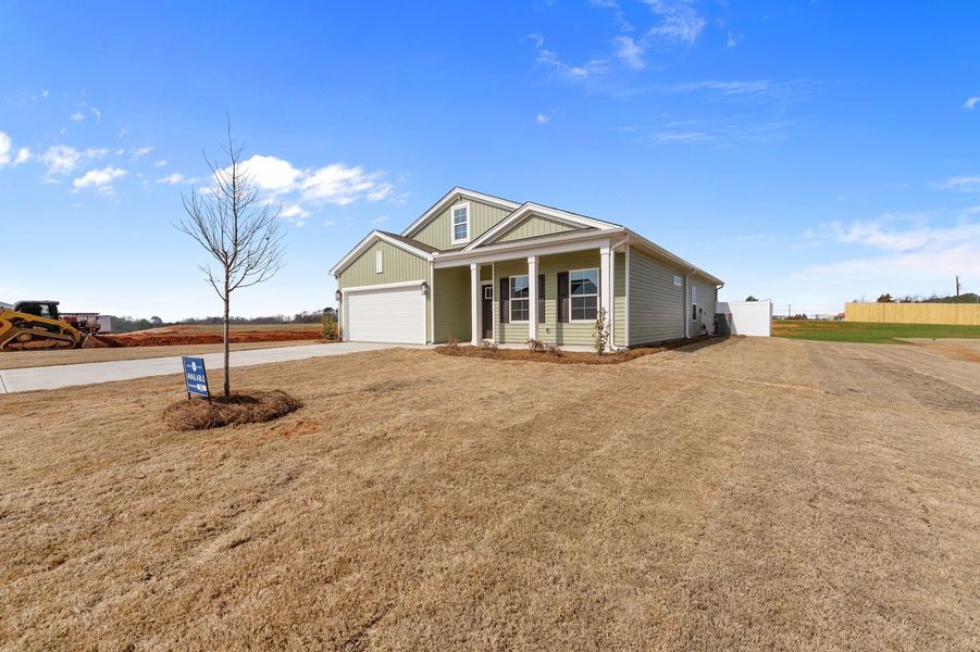 Exterior details and patio area of a home in Dove Hollow, Chesnee (Image 3).