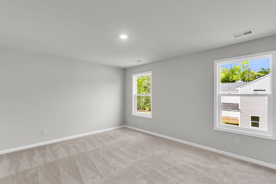 Spacious, unfurnished interior of a new home in Central Creek, Goose Creek (Image 31).