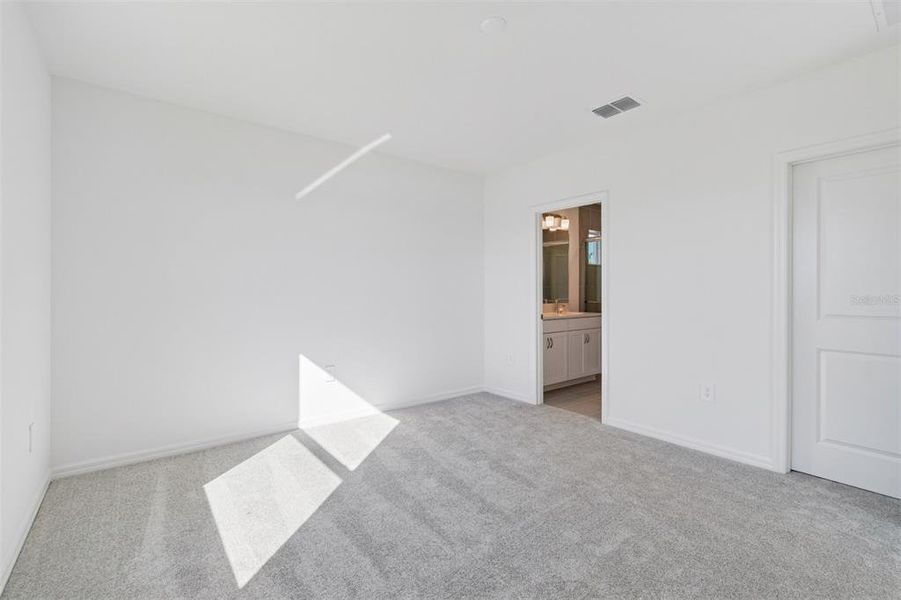 Spacious, unfurnished interior of a new home in Southpointe, Palmetto (Image 18).