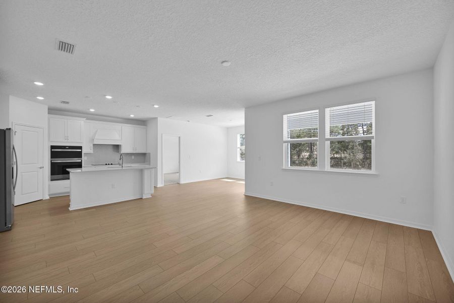 Spacious, unfurnished interior of a new home in Hyland Trail, Green Cove Springs (Image 16).