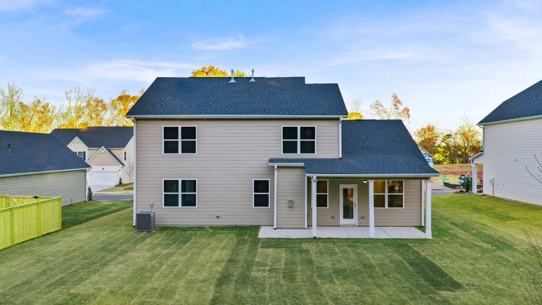Representative exterior details of a home built from the Edison by D.R. Horton in Heritage Pointe, Senoia (Image 3).