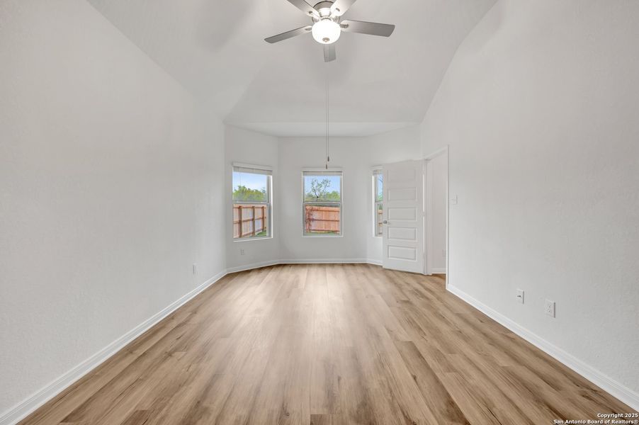 Spacious, unfurnished interior of a new home in Paloma Park, Converse (Image 24).