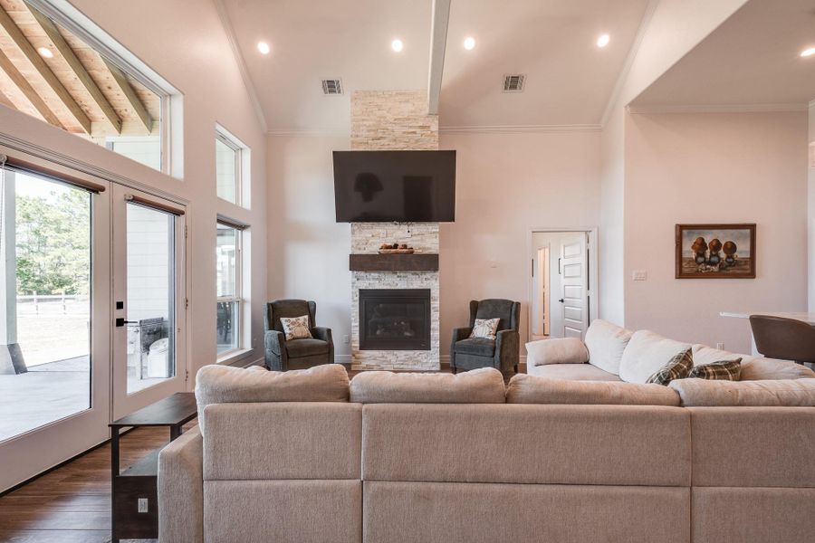 Furnished interior view inside a new home in , Anahuac (Image 31).