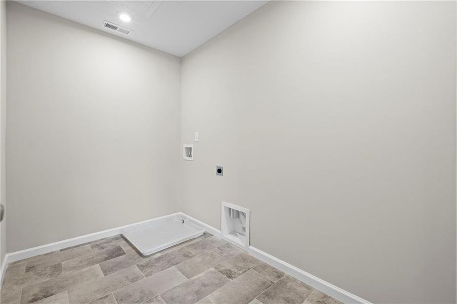 Spacious, unfurnished interior of a new home in Sage Woods, Dallas (Image 15).