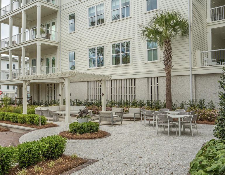 Condo located in Charleston, SC showcasing its design and architecture (Image 3).