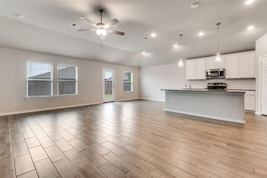 Spacious, unfurnished interior of a new home in , Fort Worth (Image 18).