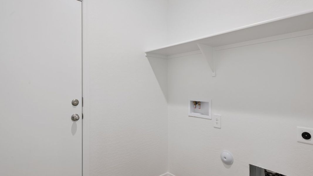 Spacious, unfurnished interior of a new home in Magma Ranch Vistas, Florence (Image 22).