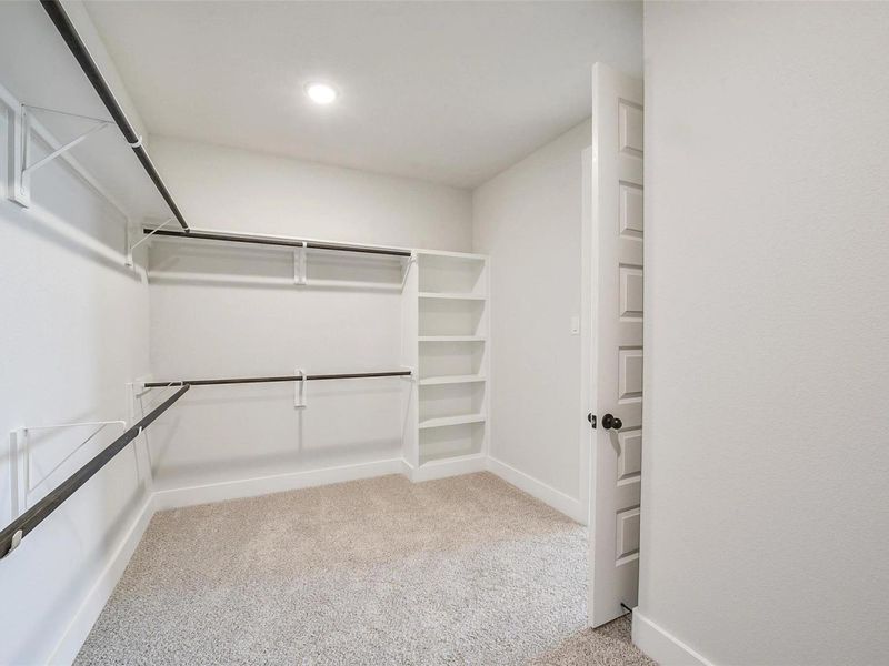 Spacious, unfurnished interior of a new home in Sierra Vista, Rosharon (Image 36).