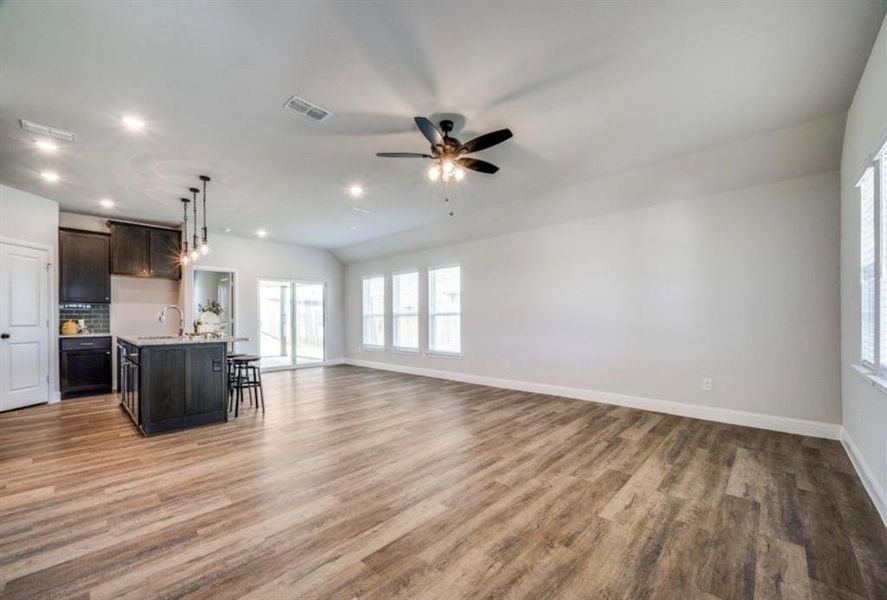 Spacious, unfurnished interior of a new home in , Sanger (Image 12).