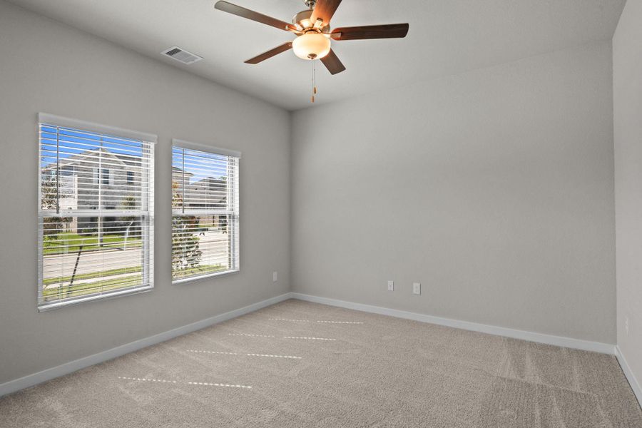 Spacious, unfurnished interior of a new home in Laurel Landing, Alvin (Image 15).
