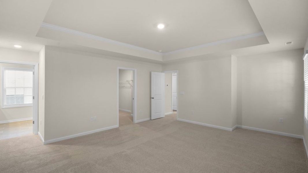 Spacious, unfurnished interior of a new home in Collins Ridge, Hillsborough (Image 27).