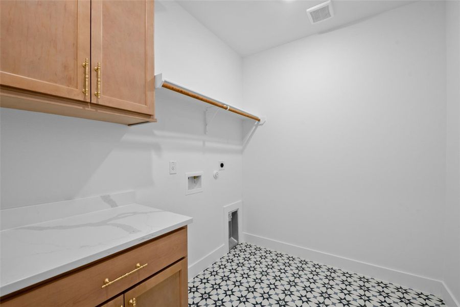 Please Note: These interior photos are not of the actual design but are of a completed one with a similar floor plan. Finishes, features, and layouts may vary. Please Note: These interior photos are not of the actual design but are of a completed one with a similar floor plan. Finishes, features, and layouts may vary.