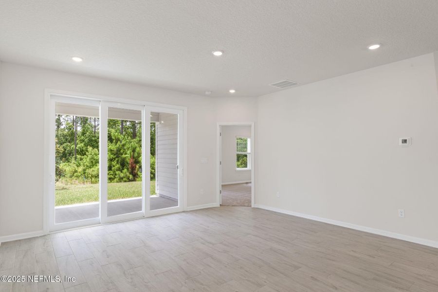 Spacious, unfurnished interior of a new home in Beacon Lake, St. Augustine (Image 51).