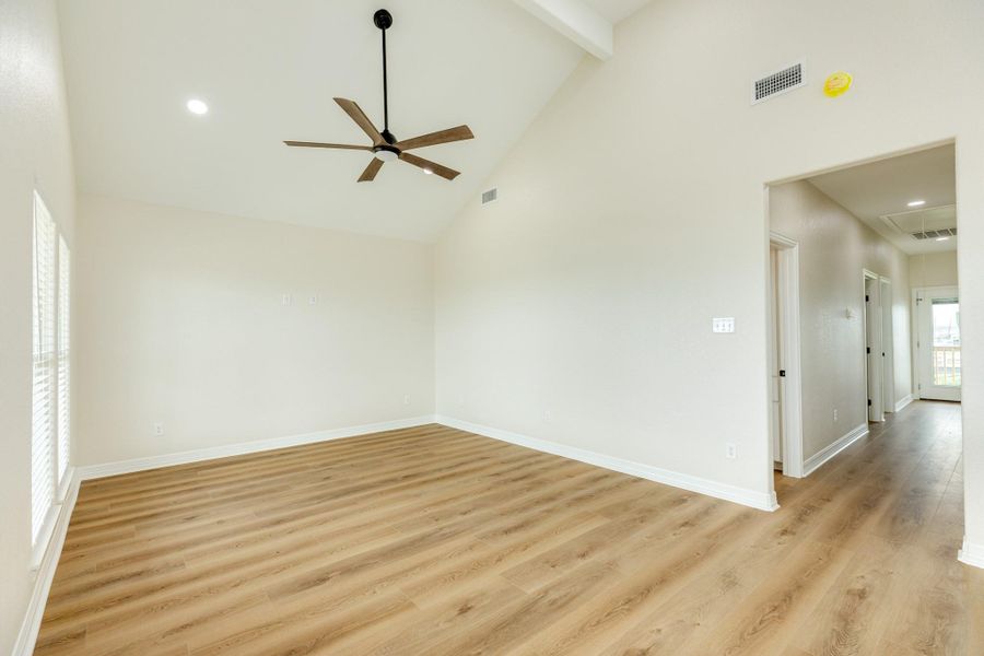 Spacious, unfurnished interior of a new home in , Surfside Beach (Image 10).