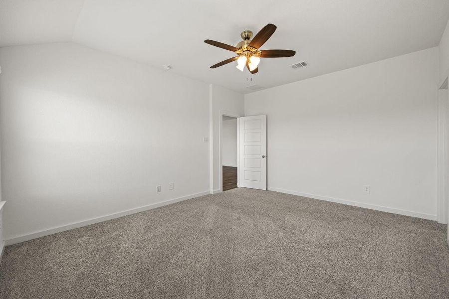 Spacious, unfurnished interior of a new home in , Rosharon (Image 31).