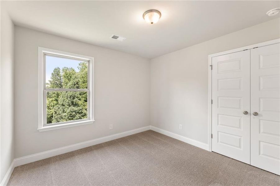 Spacious, unfurnished interior of a new home in Hellen Valley, Braselton (Image 12).