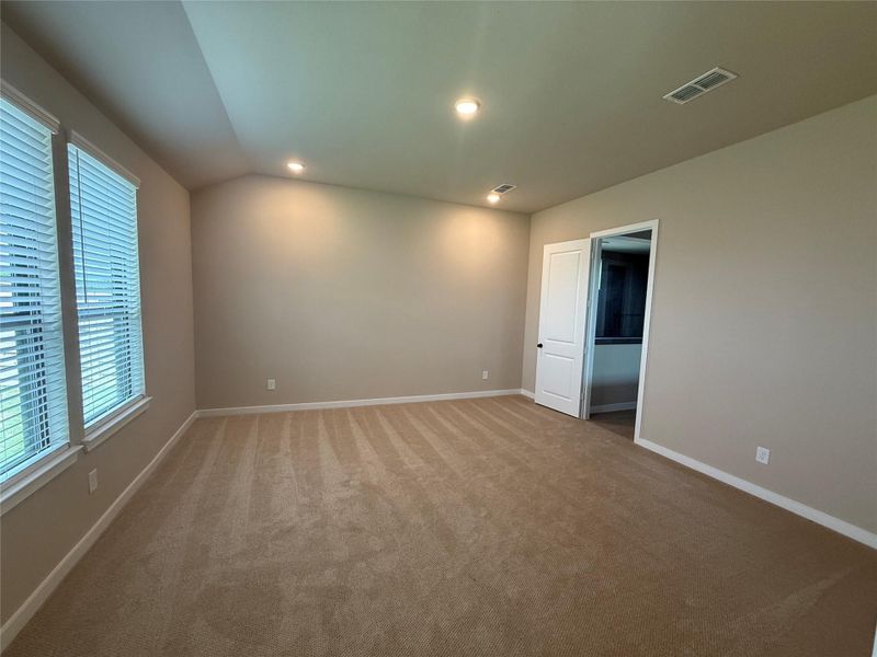 Spacious, unfurnished interior of a new home in Austin Point, Richmond (Image 9).