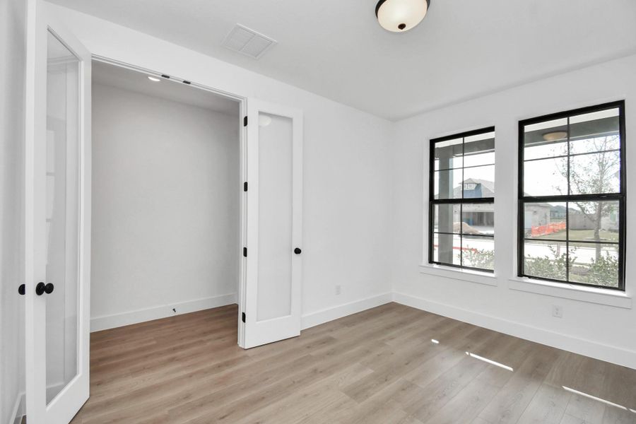 Spacious, unfurnished interior of a new home in Arabella on the Prairie: Premier Collection, Richmond (Image 29).