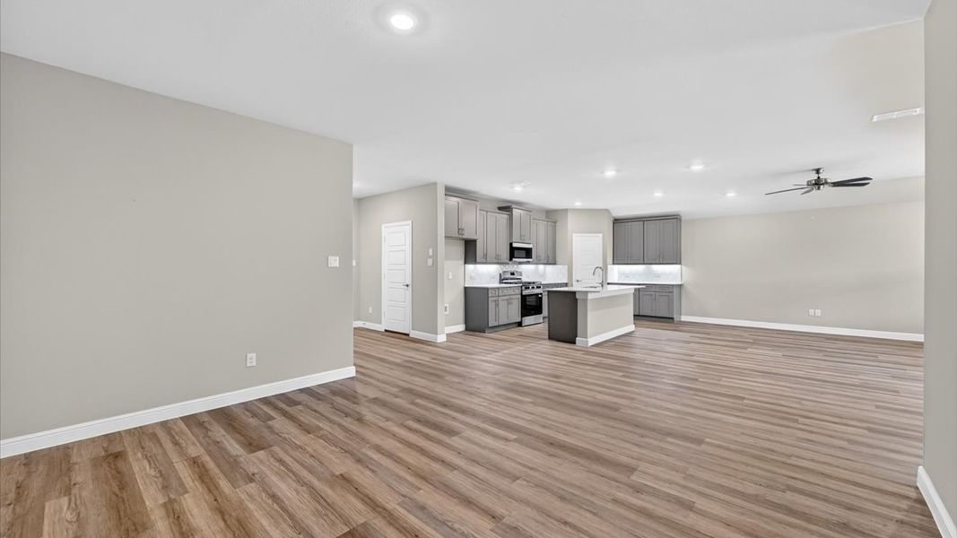 Spacious, unfurnished interior of a new home in Sandstone Estates, Granbury (Image 12).