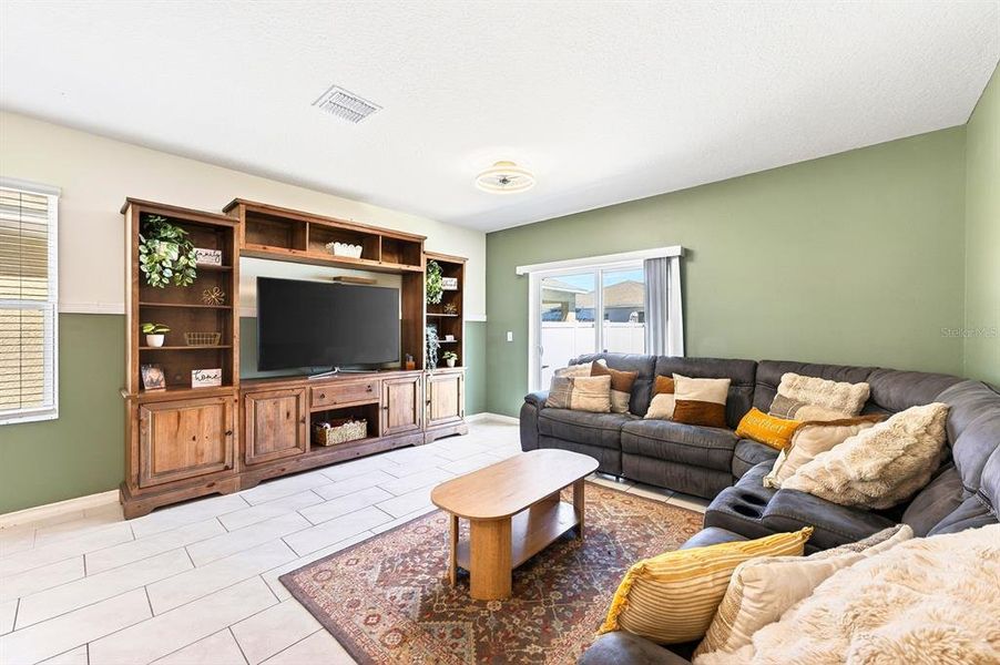 Furnished interior view inside a new home in Magnolia Pointe, Umatilla (Image 10).