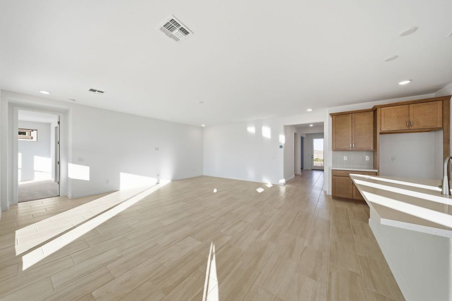 Spacious, unfurnished interior of a new home in Tierra Vistoso, Surprise (Image 5).