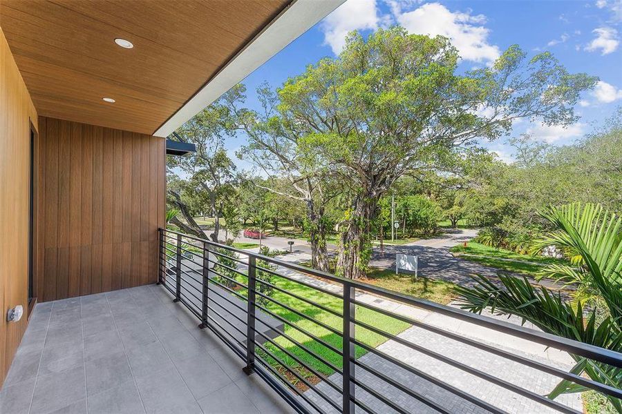 Exterior details and patio area of a home in , Fort Lauderdale (Image 3).
